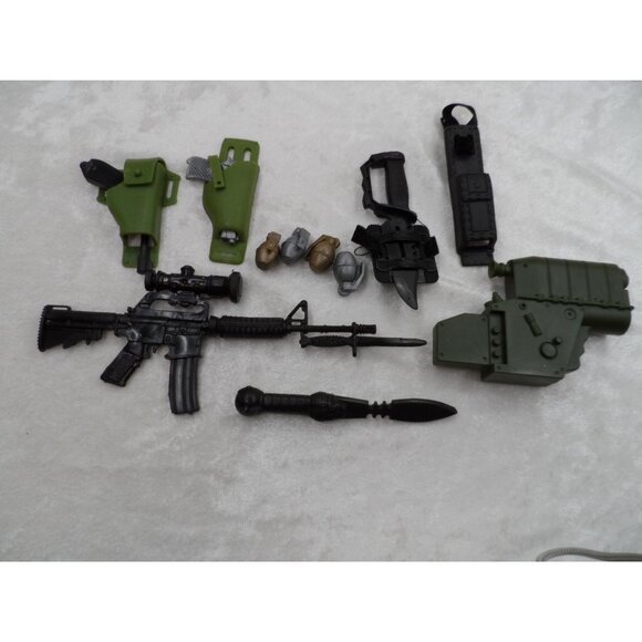 GI Joe Accessories Guns, Bombs, Binoculars, Watch, Dog Tags, Mask & More - Picture 2 of 3